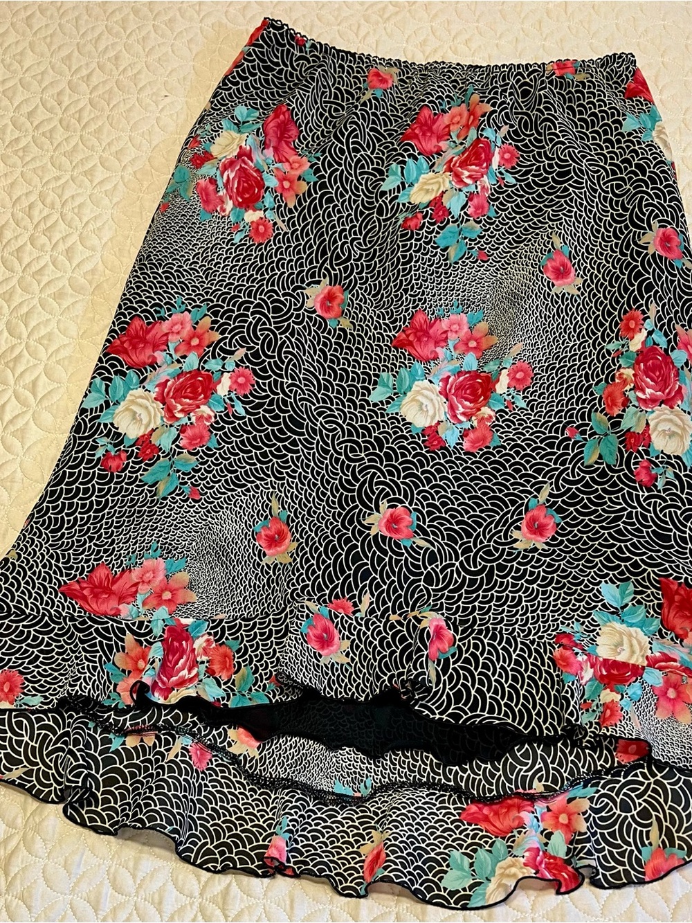 Versailles Women's Black Floral A-Line Skirt size L